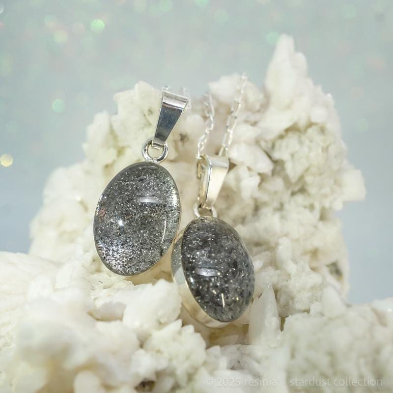 Amulett Ceres – Ovaler Meteoritschmuck mit Sternenstaub, 925 Silber – Bild 3