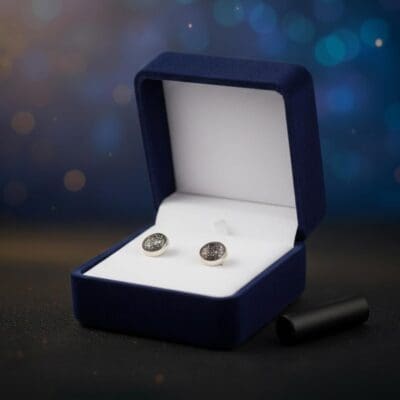 Ohrstecker Gemini M – 6 mm, 925 Silber mit Meteoritenstaub